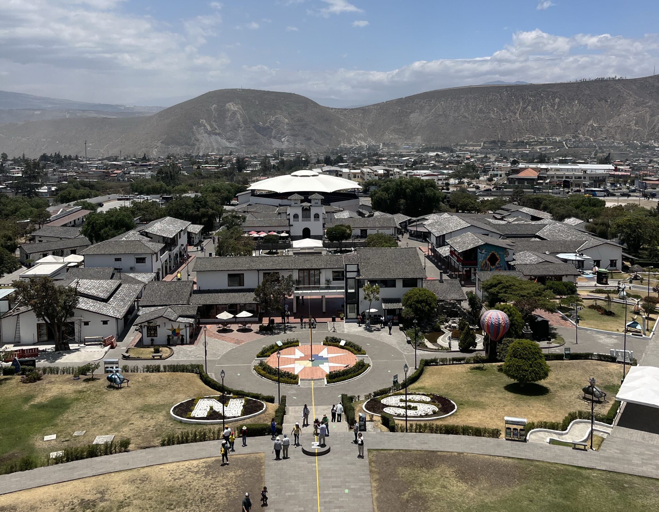 Mitad del mundo vue du Haut de l'édifice 