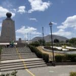 Explorer la Mitad Del Mundo : un monument emblématique d’Équateur