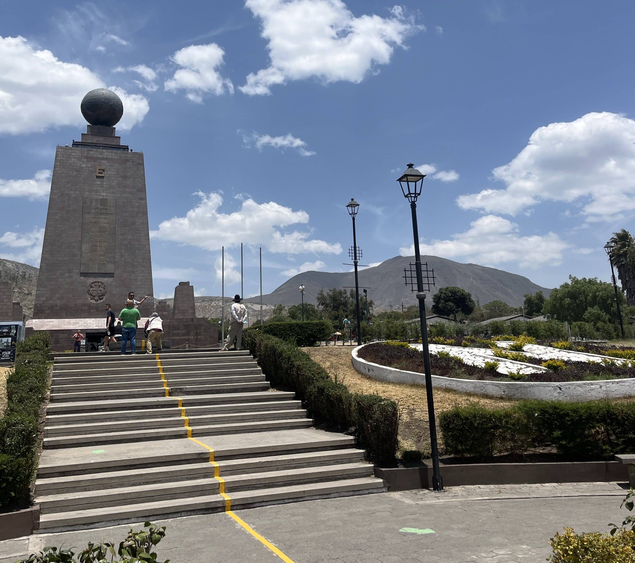 Lire la suite à propos de l’article Explorer la Mitad Del Mundo : un monument emblématique d’Équateur