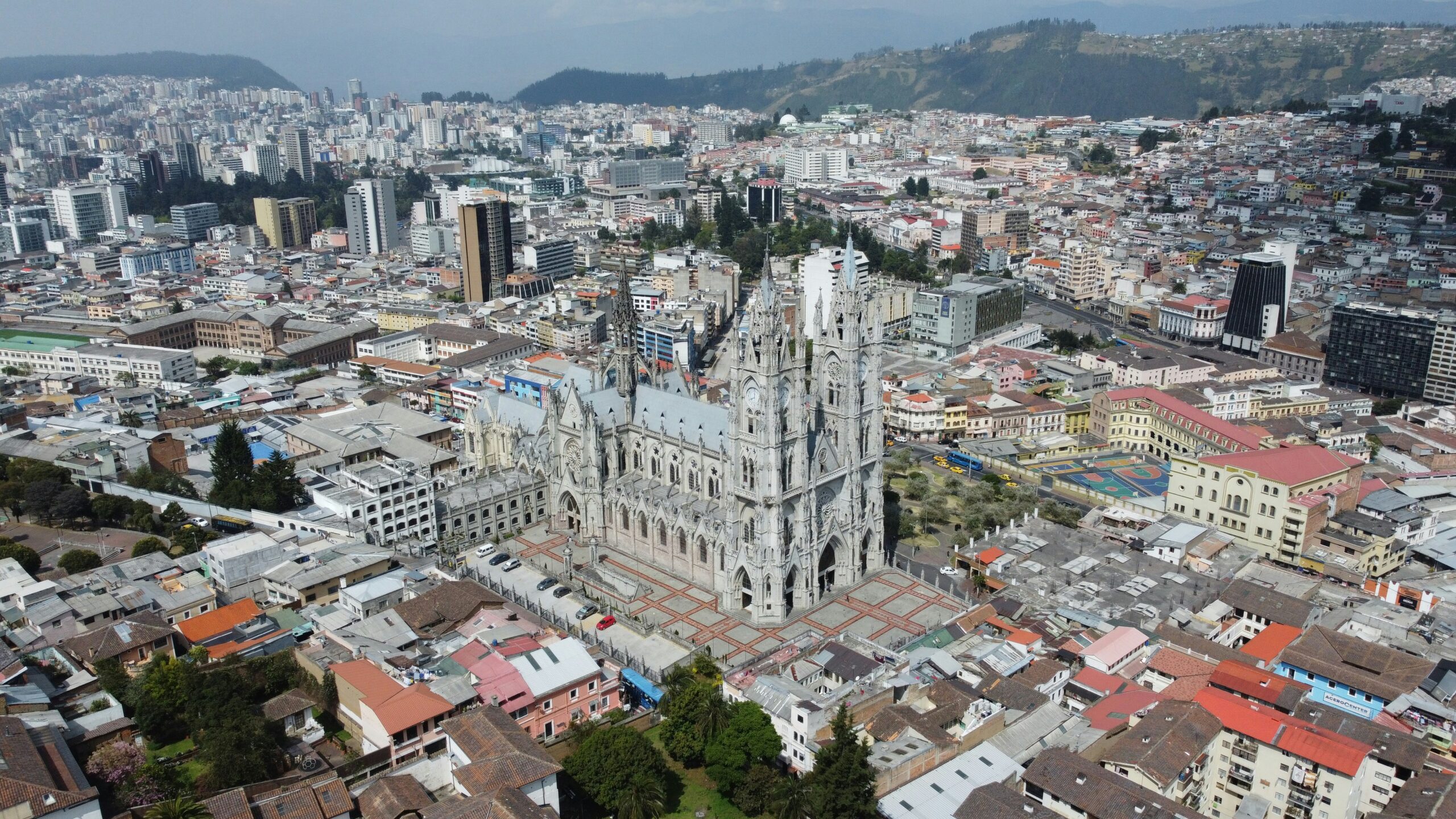 Visiter Quito, équateur, Basilique du Voeu national 